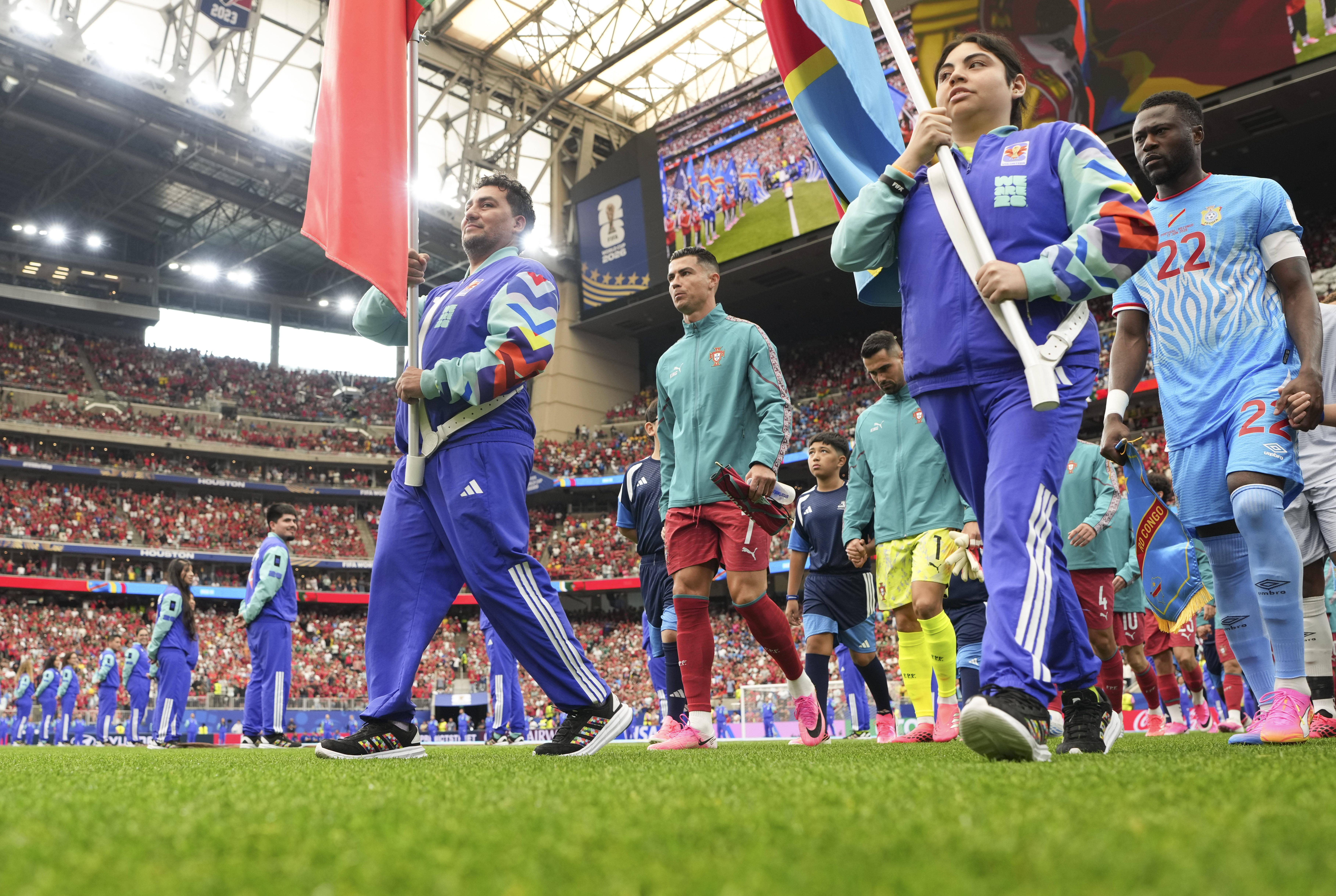 A entrada em campo -  Foto: IMAGO