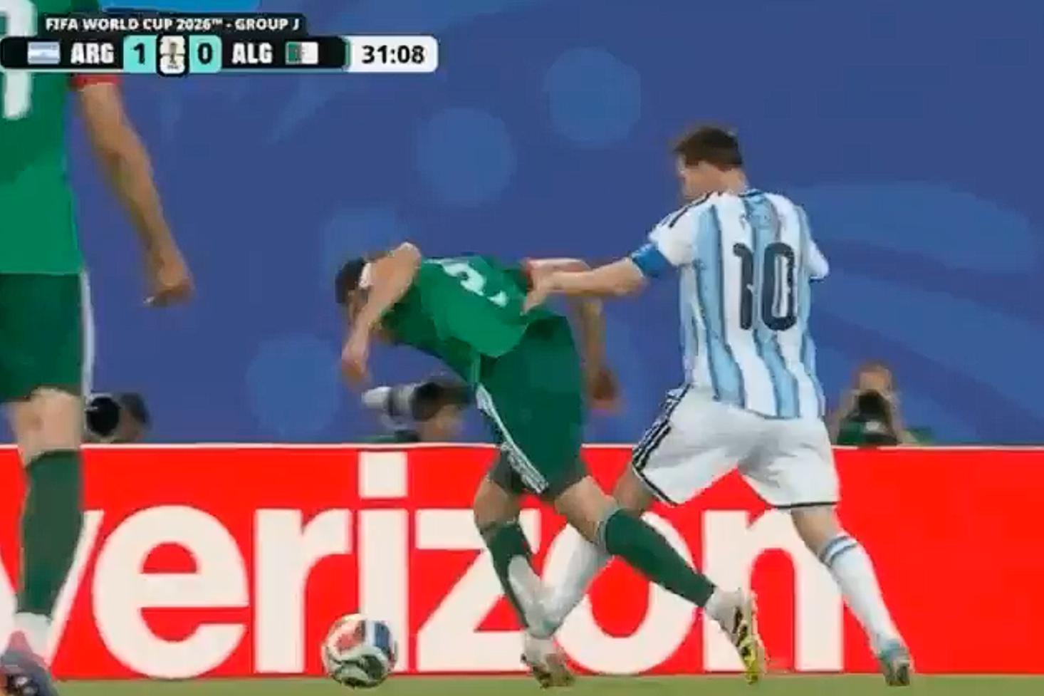 Entrada dura de Messi passou sem punição disciplinar