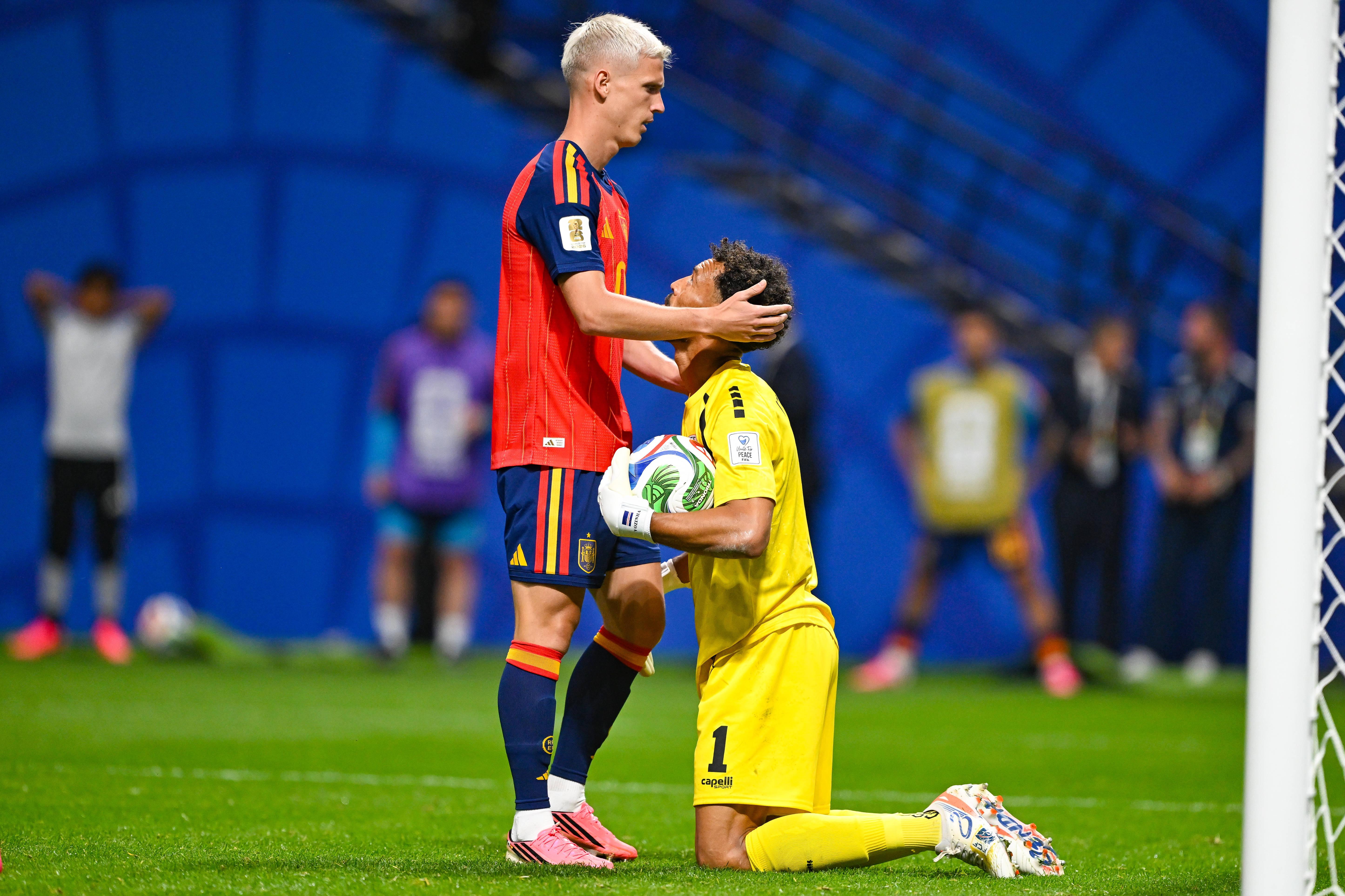 Dani Olmo e Vozinha no Espanha-Cabo Verde. Foto IMAGO
