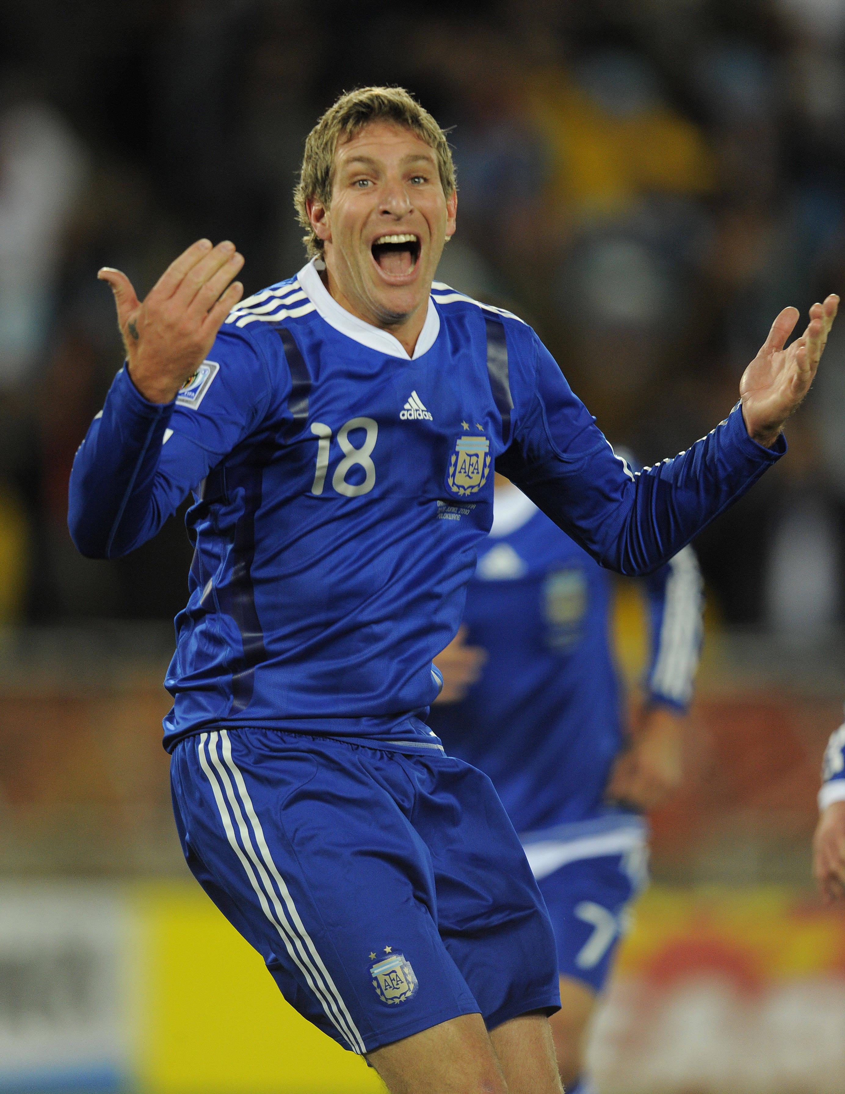 Martín Palermo, avançado, Argentina, 36 anos, 7 meses e 15 dias. Mundial 2010, Grécia, 0-Argentina, 2. Foto IMAGO