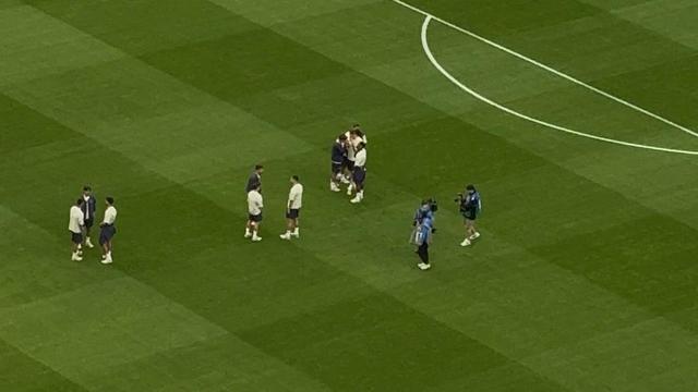 Jogadores de Portugal no relvado do estádio