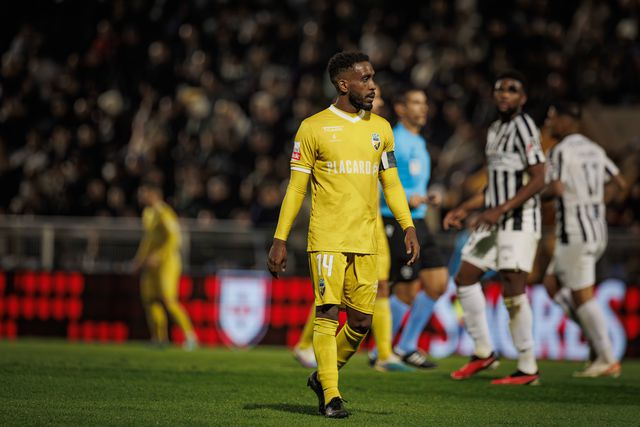 Fabrício Isidoro (ex-Farense) segue para o Barém