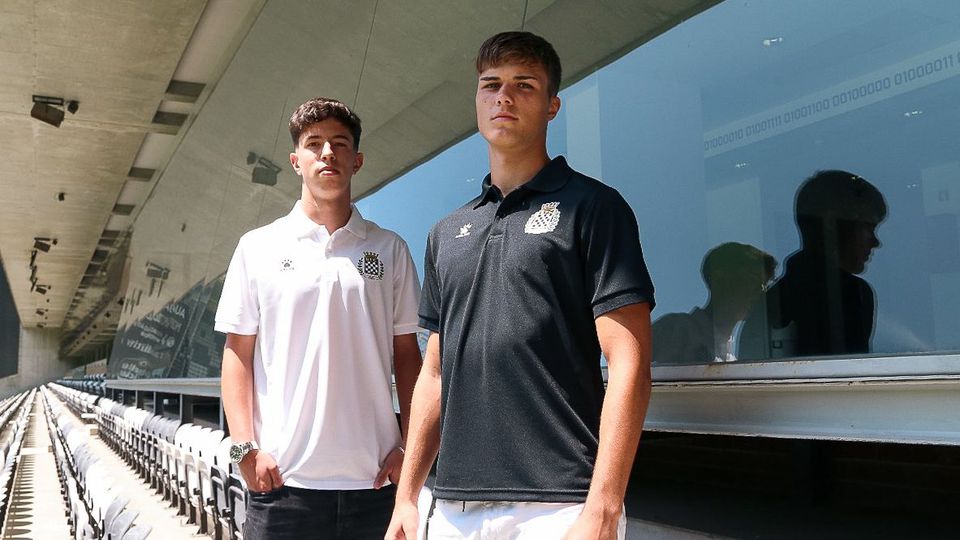 Boavista: Alexandre Marques e Tomás Silva assinam contrato profissional