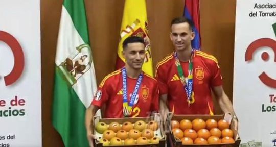 Dois campeões europeus receberam o seu peso em tomate no regresso a casa