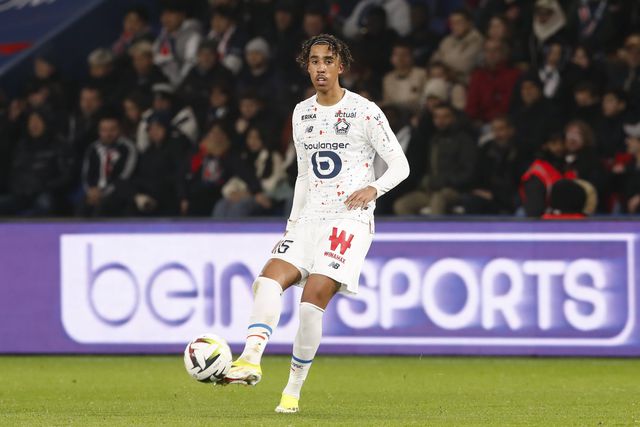 Leny Yoro está a caminho de Manchester