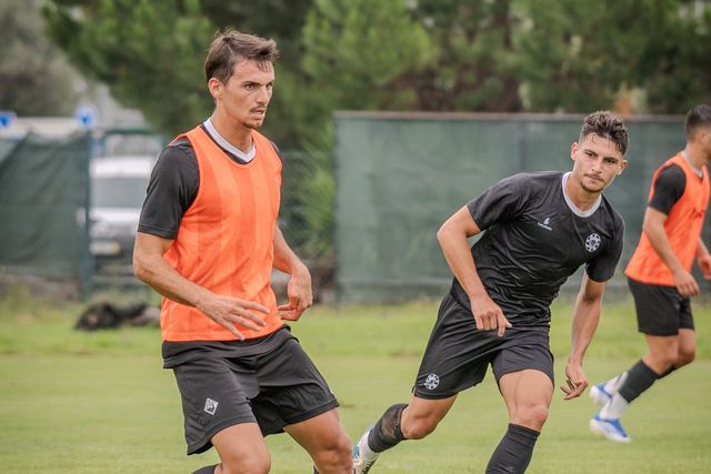 Académica vence Varzim em duelo entre equipas da Liga 3