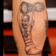 Inacreditável: o tornozelo inchado de Messi virou tatuagem