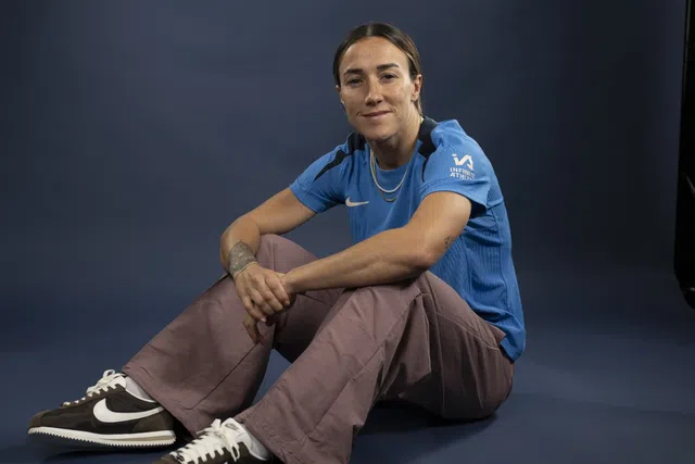 Oficial: Lucy Bronze reforça defesa do Chelsea