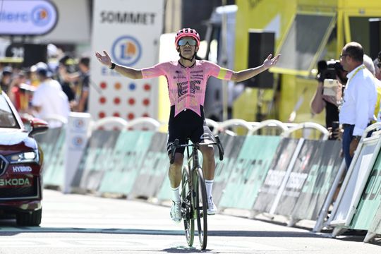 Tour: Richard Carapaz vence 17.ª etapa e João Almeida fica mais longe do pódio