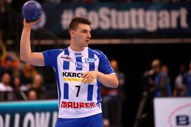 Benfica reforça posição central com internacional húngaro