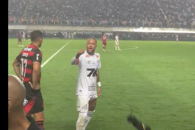 Neymar atira-se aos próprios adeptos para defender ex-FC Porto (vídeo)