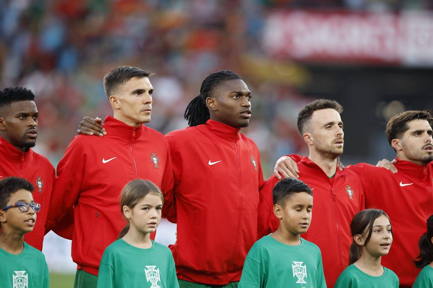 João Palhinha e Rafael Leão ao lado de Diogo Jota na Seleção Nacional