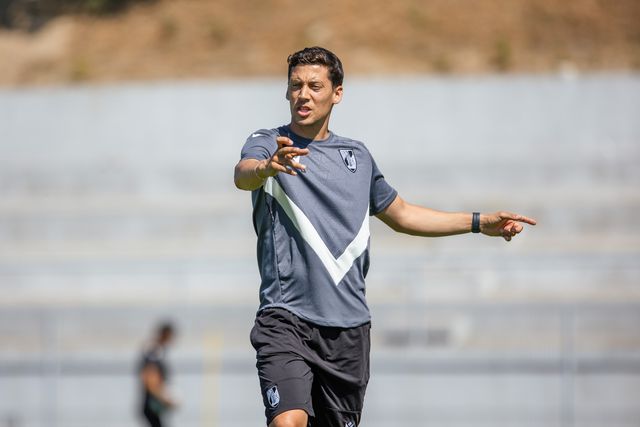 Luís Pinto cumpre a primeira época no banco dos vimaranenses (Foto: Vitória de Guimarães)