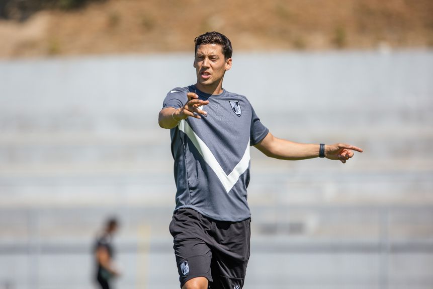 Jovem técnico está a afinar a máquina para poder corresponder à exigência do novo desafio (Foto: Vitória de Guimarães)