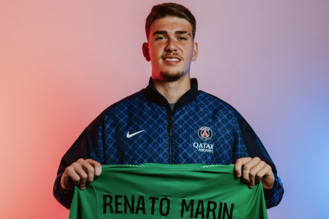 Oficial: primeiro reforço do PSG ainda espera pela estreia profissional