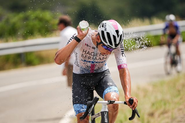 Promessa do ciclismo italiano morre aos 19 anos após queda em prova