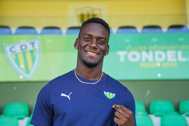 O esquerdino tem em Portugal a primeira experiência da carreira fora do futebol colombiano (Foto: Tondela)