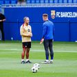 Flick à conversa com Ter Stegen durante treino do Barcelona