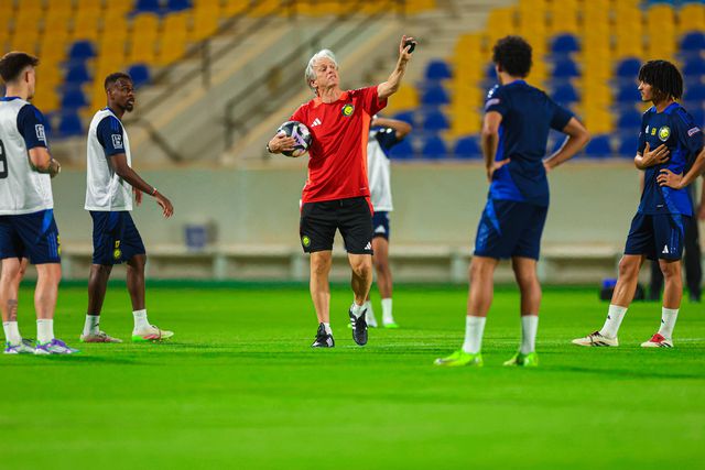 Jorge Jesus orienta primeiro treino no Al Nassr (fotos)