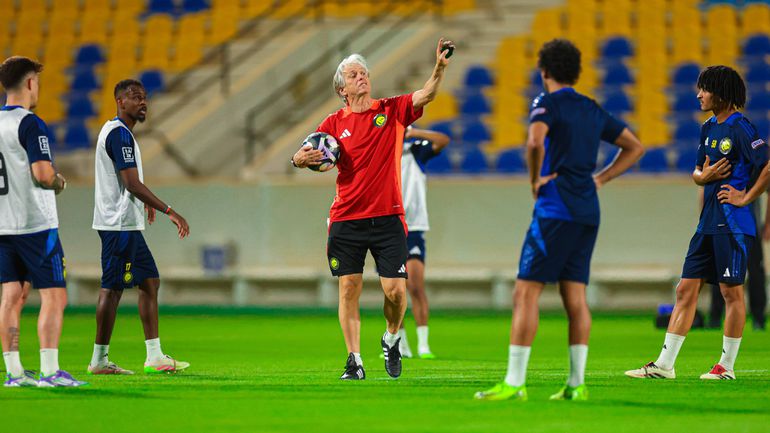Jorge Jesus orienta primeiro treino no Al Nassr (fotos)
