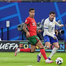 João Cancelo a defrontar Theo Hernández num Portugal-França