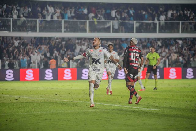 Neymar cumpriu 90 minutos seguidos em campo pela primeira vez em cinco meses e deu a vitória ao Santos diante do Flamengo