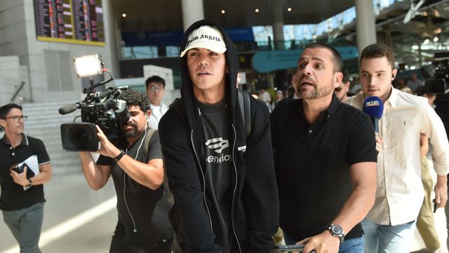 As imagens da chegada do novo Enzo do Benfica