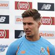 Francisco Moura a falar com a imprensa portuguesa no Olival