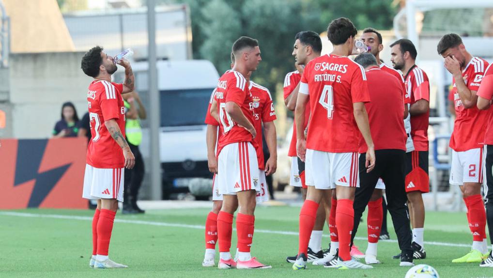 Pausa para hidratação no Benfica-Villarreal. Foto SL Benfica