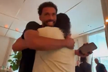 Higuita e Vozinha cruzam-se e sai um abraço fraterno