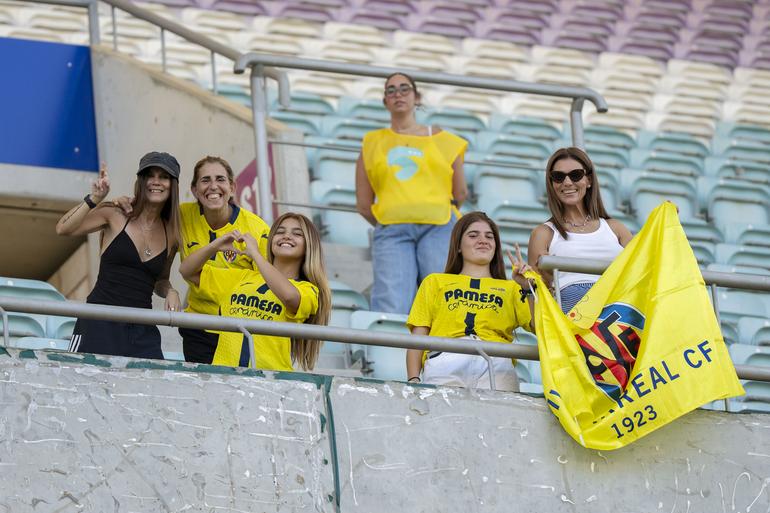 Adeptos do Villarreal no Estádio Algarve para o jogo com o Benfica. Foto X/Villarreal CF