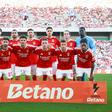 O onze do Benfica que iniciou a partida contra o Villarreal. Foto X/SL Benfica