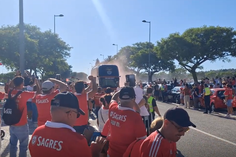 Euforia na chegada do Benfica ao Estádio Algarve
