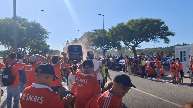 Euforia na chegada do Benfica ao Estádio Algarve