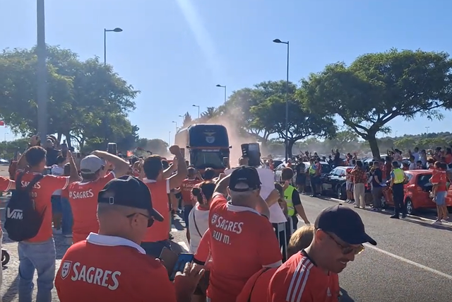 Euforia na chegada do Benfica ao Estádio Algarve