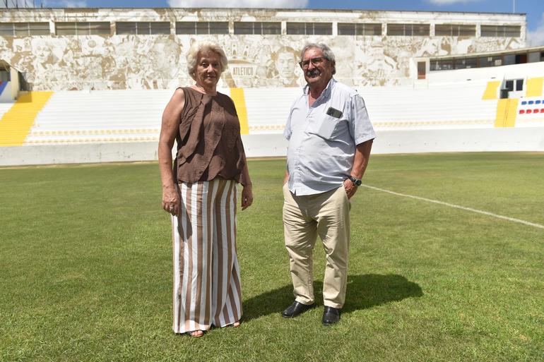 Maria da Luz e Vitó, dois rostos retratados no mural do Atlético Clube de Portugal
Foto: Miguel Nunes
