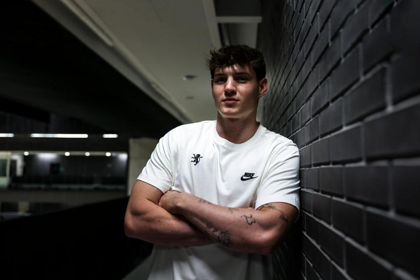 Christian Manojlovic, de 20 anos, atua a lateral esquerdo. Foto: Sporting