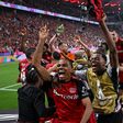Bayer Leverkusen conquista Supertaça alemã com 10 jogadores