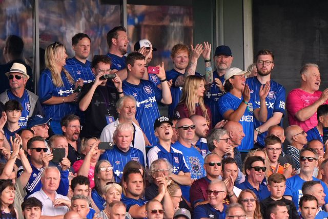 Mesmo com concerto na Sérvia, Ed Sheeran foi ver o Ipswich-Liverpool