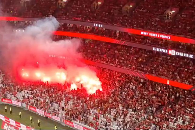 Pirotecnia gera assobios na Luz