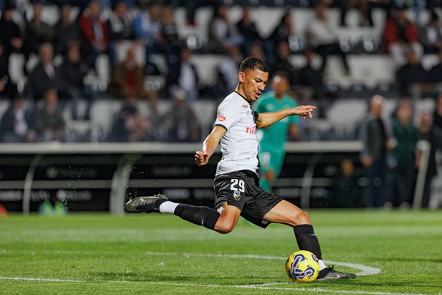 Cláudio Falcão e Belloumi remaram contra a maré (destaque dos algarvios)
