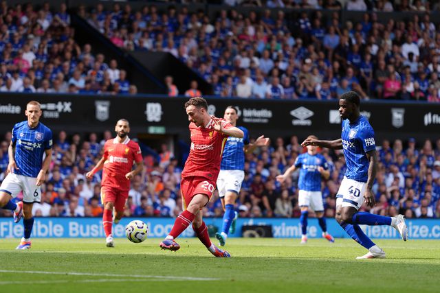 Com Diogo Jota em destaque, Liverpool vence na estreia na Premier League