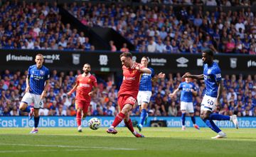 Com Diogo Jota em destaque, Liverpool vence na estreia na Premier League