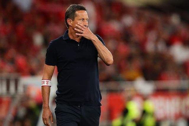 «É difícil perceber como o Benfica negoceia um contrato destes com Roger Schmidt»