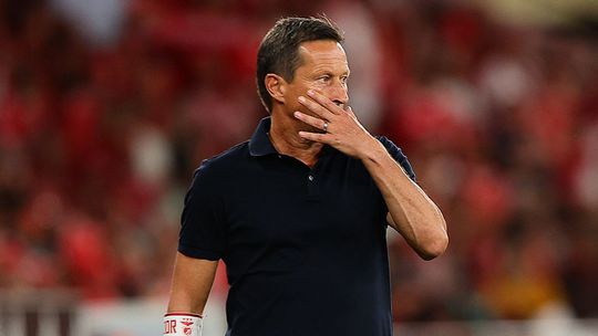 «É difícil perceber como o Benfica negoceia um contrato destes com Roger Schmidt»