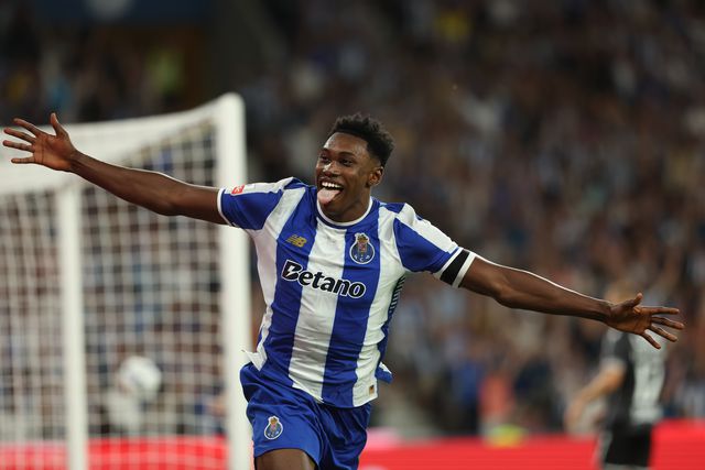 FC Porto: Samu dá no duro (até em Sevilha) para assumir as despesas