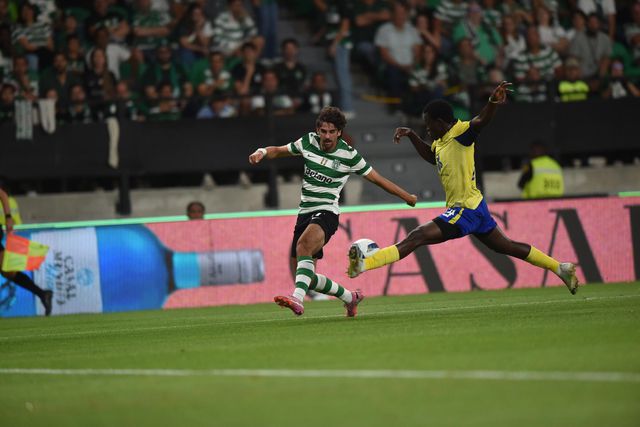 Vídeo: Trincão dispara e faz o terceiro do Sporting