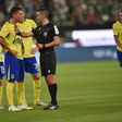 «Falta grosseira»: os áudios do VAR na expulsão no Sporting-Arouca (vídeo)