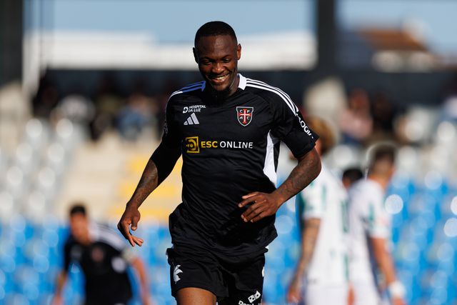 Duplexe Tchamba, defesa do Casa Pia (Foto: IMAGO)