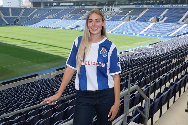 Alex Kerr é a nova número 9 das azuis e brancas - Foto: FC Porto